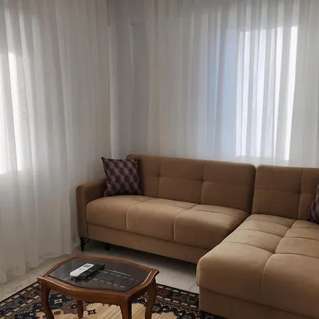 Apartamento Huge Evleri 2 *