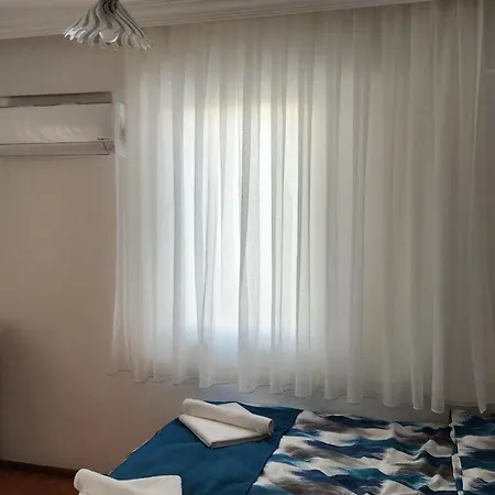 Apartamento Huge Evleri 2 *